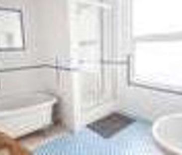 A stone's throw from the city centre - All bills included Room 5 - Photo 3