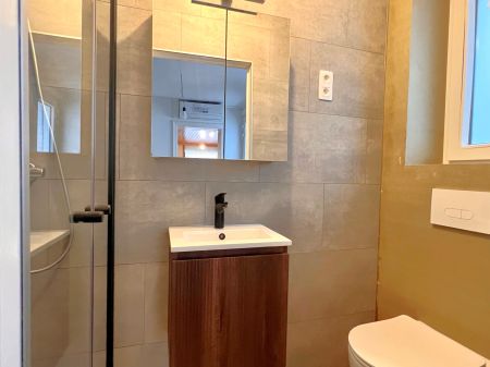 Woning met 2 slaapkamers en koer. - Photo 5