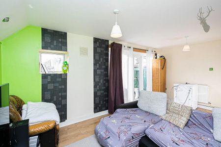 3 bedroom terraced house to rent - Photo 3