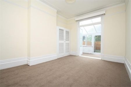 2 bedroom maisonette to rent - Photo 2