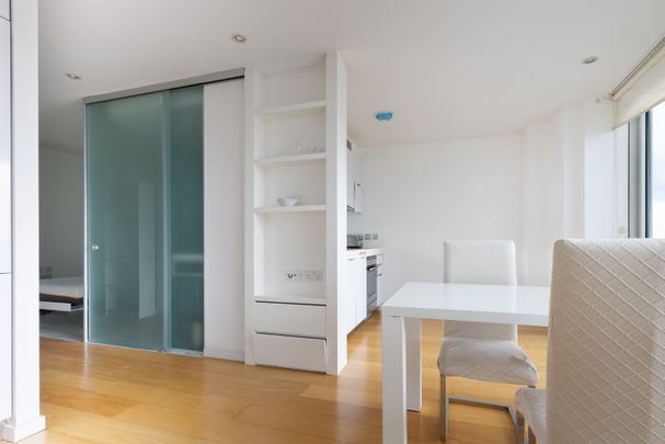 Studio Flat, Ontario Tower, E14 - Photo 1