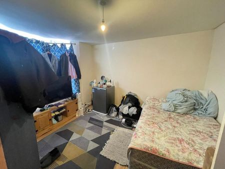 4 bedroom semi-detached house to rent - Photo 3