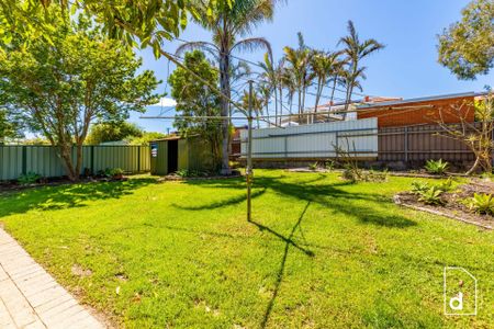 Three Bedroom Home With Water Views! - Photo 4