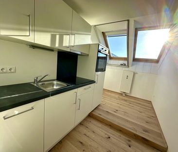 Erstbezug nach Sanierung – Wunderschöne 3-Zimmer-Altbauwohnung in a... - Photo 4