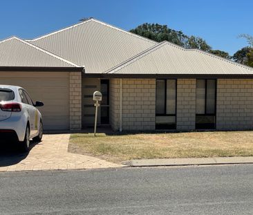 Modern 3 Bedroom Home In Wonthella - Photo 2