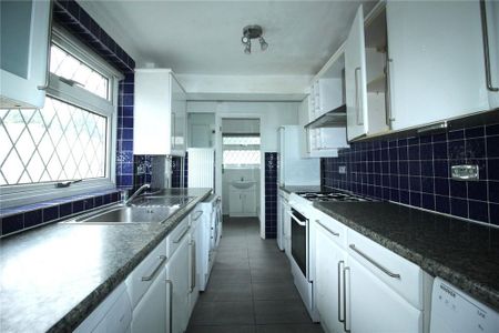 2 bedroom end of terrace house to rent - Photo 3