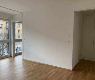 Rent a 1 ½ rooms apartment in Zürich - Photo 1
