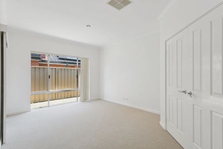 Stunning 4 Bedroom 2 Bathroom Family Home - Photo 3