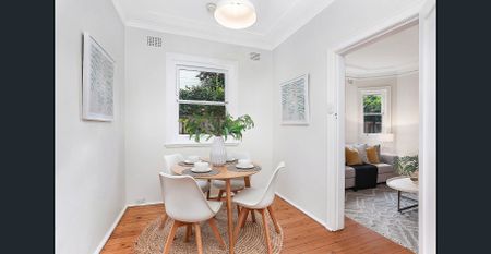 Art Deco Charm, North Facing, Garden Apartment - Photo 3