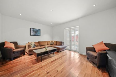 1 bedroom in a house share to rent - Photo 3