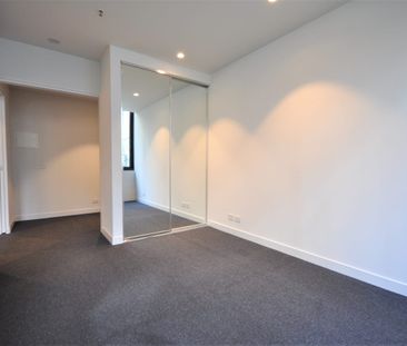 North Facing Spacious One Bedroom Apartment - Photo 1