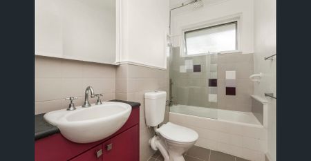 PERFECTLY POSITIONED ST KILDA GEM - Photo 3