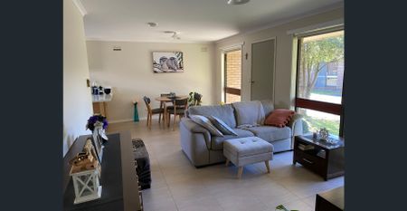 Low maintenance 2 bedroom unit - Photo 2