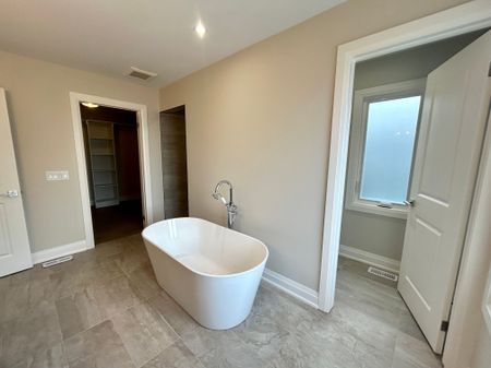 For Lease - 5091 Bridge Street Unit# Upper, Niagara Falls, Ontario - Photo 4