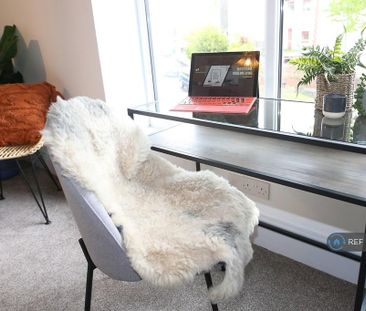 1 bedroom in a house share to rent - Photo 4