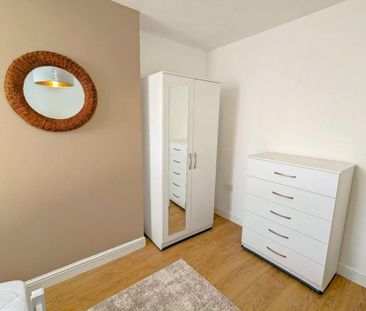 1 bedroom in a flat share to rent - Photo 1