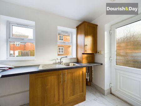 4 bed detached house to rent in The Woodlands, Stafford, ST17 - Photo 2
