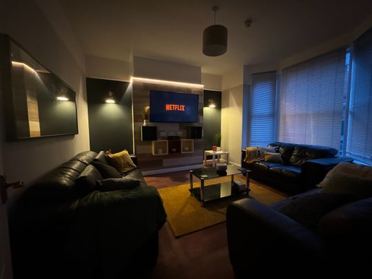 7 Bed Terraced House, Stalbridge Avenue, L18 - Photo 1