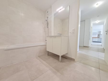 T4 DE 81.40 M² A LOUER - BALCON + PLACE DE PARKING EN S/SOL - NOUVELLE RESIDENCE A MARNAZ - Photo 3