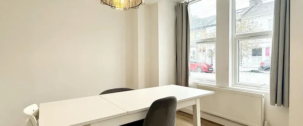 5 bedroom house to rent in Hereward Road, London, SW17 - Photo 1