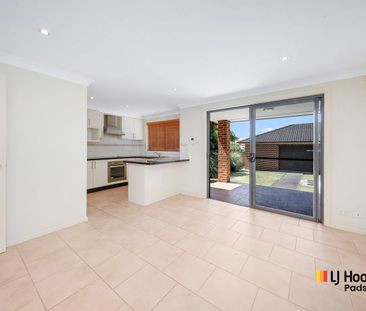 Spacious & Stylish 4-Bedroom Duplex in Prime Padstow Location - Photo 2