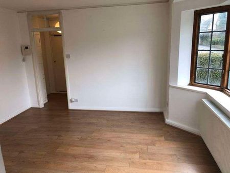 The Pantiles, Finchley Road, Temple Fortune, Greater London, NW11 - Photo 4