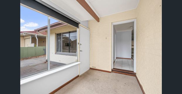 Bright & Welcoming Villa Near Shops and Beaches - Photo 1