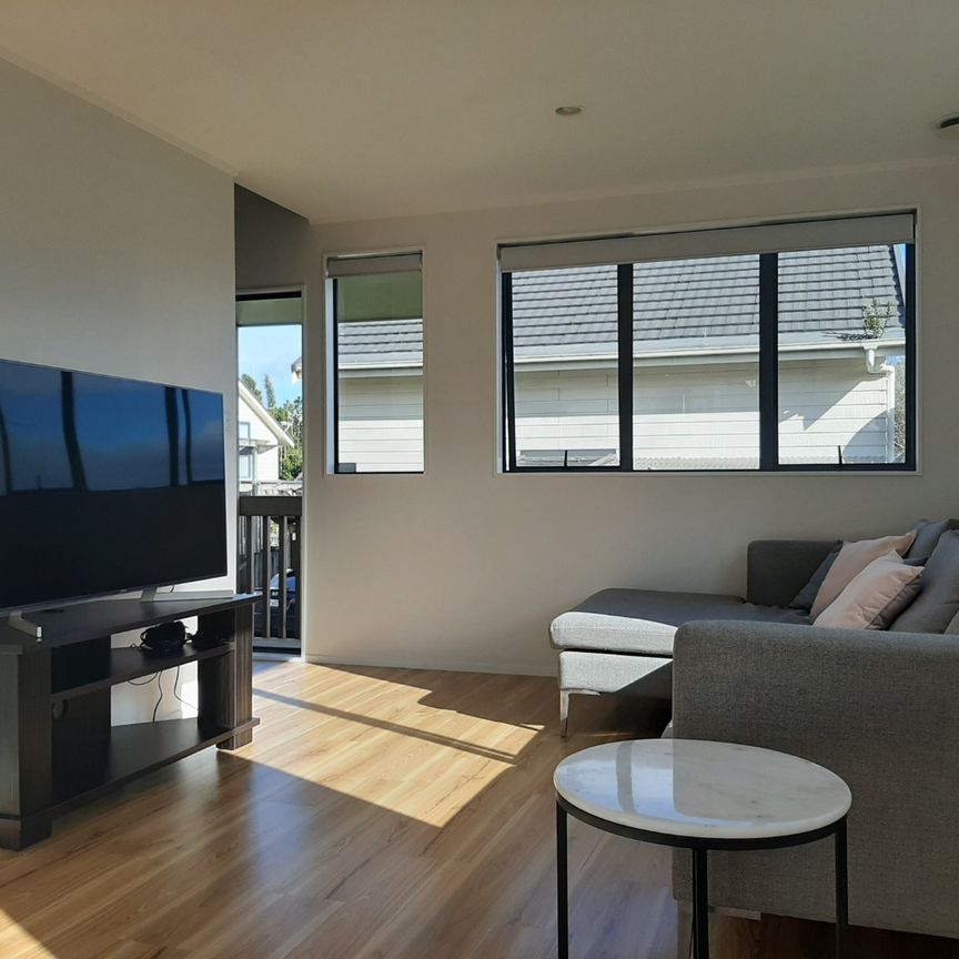 Spacious Family Home in Massey - Photo 1