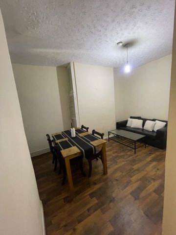 3 Bed Terraced House, Kensington Street, M14 - Photo 2