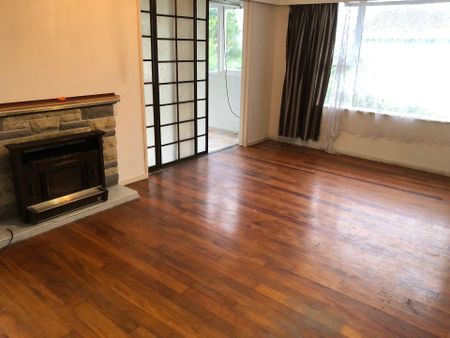 Spacious Family Home in the Heart of Manurewa - Photo 4