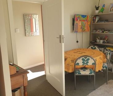 FULLY FURNISHED STYLISH 2 BEDROOM FLAT IN PETONE - Photo 4