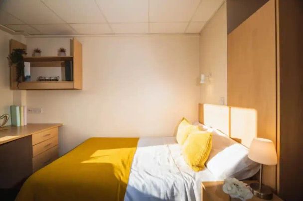 Large Ensuite - Photo 1