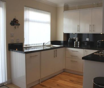 2 bedroom semi-detached house to rent - Photo 4