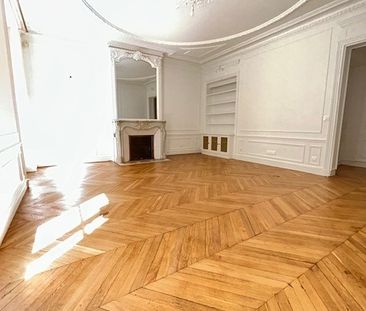 Tout savoir sur cet appartement dans le quartier Chaillot, à Paris ... - Photo 2