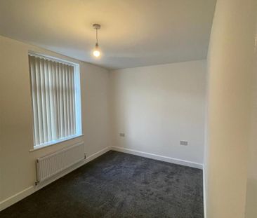 2 bed terraced house to rent in Grange Street, Burnley, BB11 - Photo 2