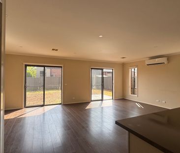 24 Neroli Crescent, Truganina, Vic 3029 - Photo 2