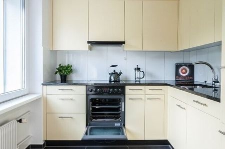 Urban living in a grown-up environment - Photo 5