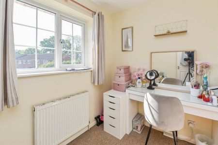 James Close, CHIPPENHAM - Photo 3