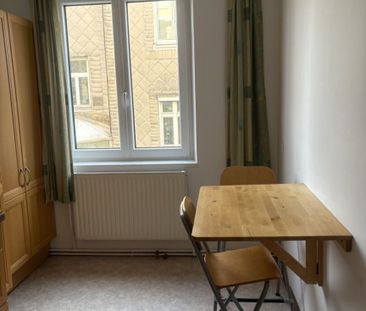 Natürlich beschattete 2 Zimmer mit Balkon und separater Küche - Photo 2