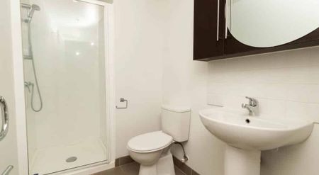 Sunny One Bedroom Apartment with Large Balcony - Photo 3