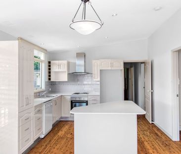 LIGHT-FILLED FAMILY RETREAT OFFERING SPACE AND CONVENIENCE - Photo 4