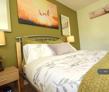 4 bedroom semi-detached house to rent - Photo 6