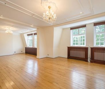 4 bedroom flat to rent - Photo 1