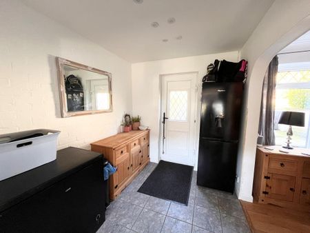 2 bedroom semi-detached house to rent - Photo 3