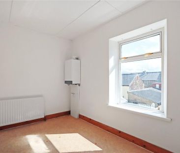 2 bedroom end of terrace house to rent - Photo 3