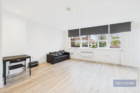 2 bedroom Flat To Let - Photo 3