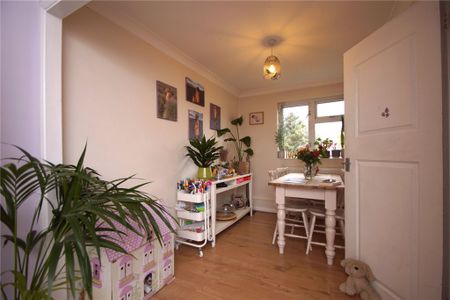 2 bed First Floor Flat for rent - Photo 3