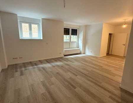 Erstbezug nach Sanierung! Besondere 2-Zimmer-Wohnung in zentrumnaher Lage mit Freisitz - Foto 1
