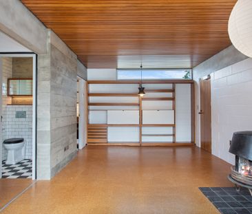 One Bedroom Heritage Apartment City West (Downstairs) with garage - Photo 5