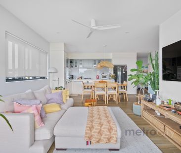 Quiet Street in the best location! - Photo 1